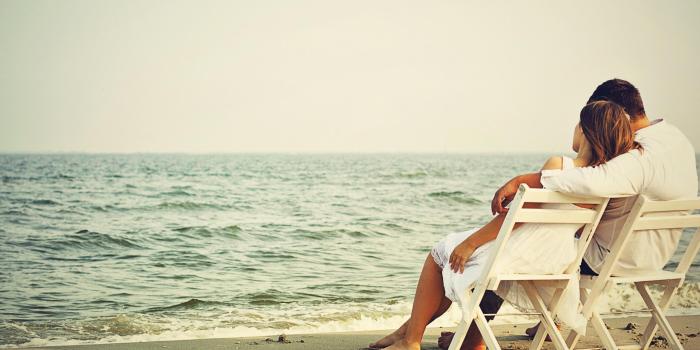 2560x2075 Happy Couple Wallpapers