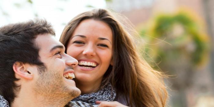 1600x900 Happy-couple-smiley-faces-and-romantic-moods-wallpapers-1600x900