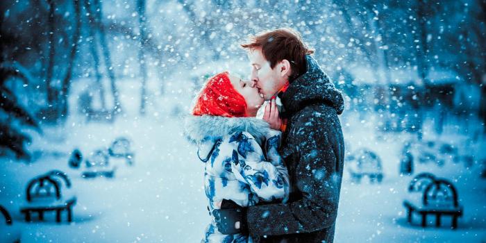 2048x1365 Happy Young Couple In Winter Park Having Fun - Happy Valentine Day