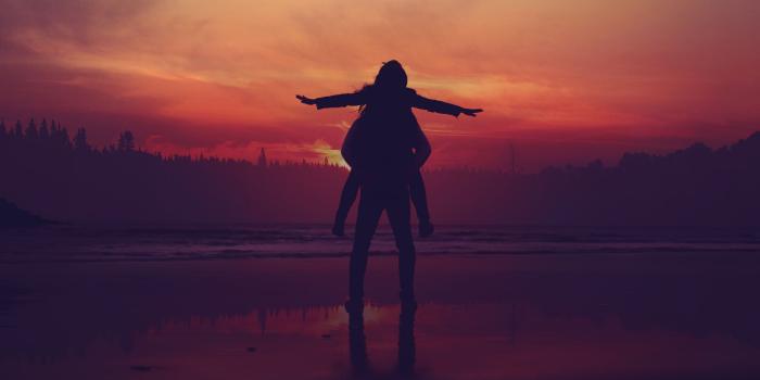 3840x2400 Happy Couple Enjoying Sunset Wallpapers | Wallpapers HD