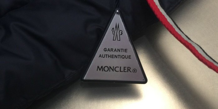 1600x1200 Moncler Women's Size 2 / Medium Benitoite Quilted Down - Label