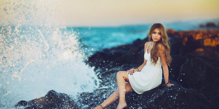 1332x850 Wallpaper Girl, Beautiful, Model, Beach, Beauty, Eyes, Face, Rocks