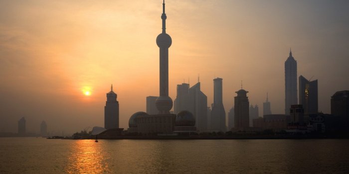1600x1200 Wallpaper China, Dawn, Shanghai, morning, buildings, towers, sea