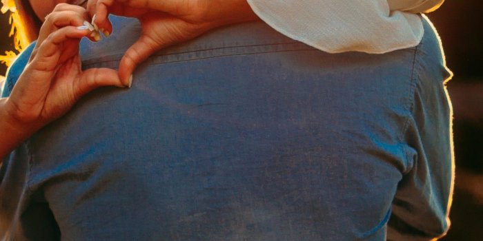 1600x2560 Download 1600x2560 Couple, Romantic, Heart Gesture, Cute, Hugging