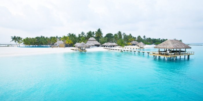 1920x1080 Beaches: Beach Ocean Huts Paradise Island Wallpaper Style for HD 16