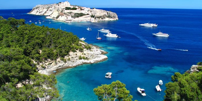 1920x1200 Holiday at the paradise island - Beach Wallpapers