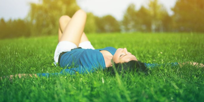 2880x1800 Girl chill in nature #6968770