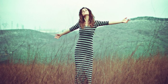 3840x2400 Download Wallpaper 3840x2400 Field, Freedom, Girl, Dress Ultra HD