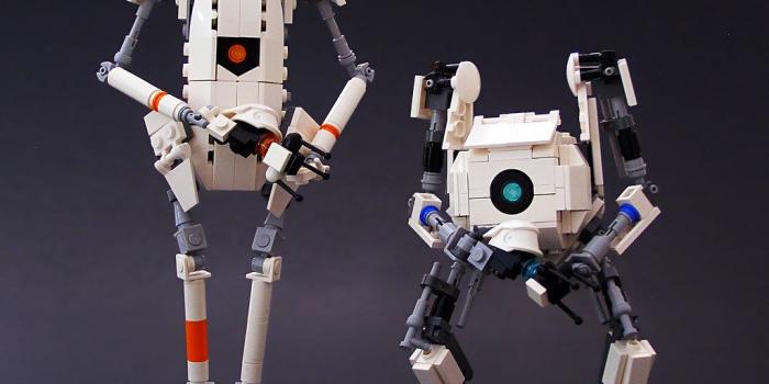 1024x768 ATLAS and P-body of Portal 2 in Lego form. : gaming