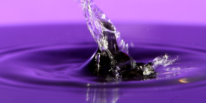3648x2891 Download wallpaper 3648x2891 splash, spray, water, purple hd background