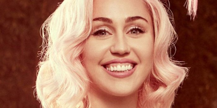 950x1689 Download Miley Cyrus In Easter Bunny Costume Free Pure 4K Ultra HD