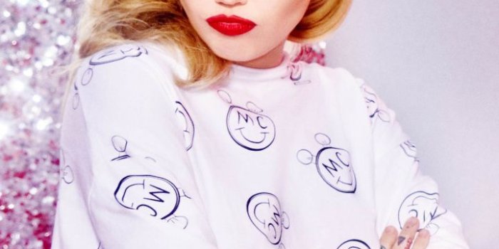 720x1280 720x1280 Miley Cyrus blonde, 2018 wallpaper | Celebs in 2019 | Miley