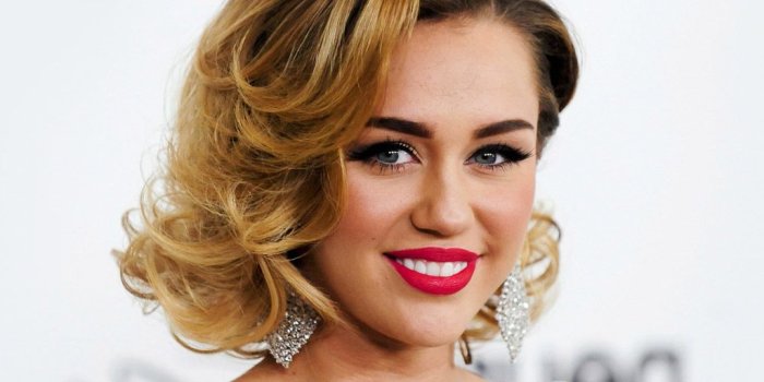 1024x768 Miley Cyrus Mother's Daughter Wallpapers