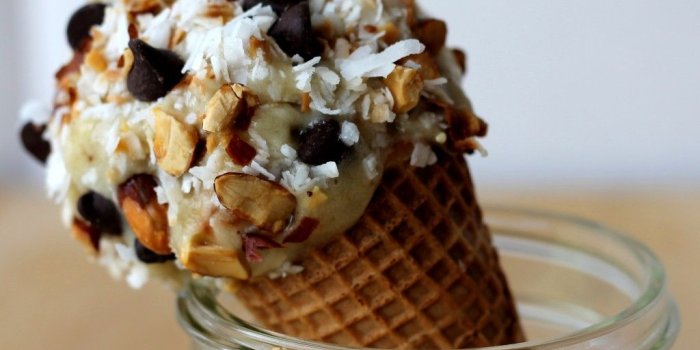 1024x782 Raspberry Greek Frozen Yogurt with Dark Chocolate