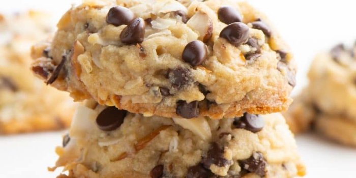 800x1200 Homemade Vegan Coconut Almond Joy Cookies Recipe