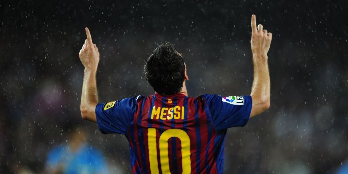 3840x2160 Lionel Messi in Rain HD Wallpaper - WallpaperFX