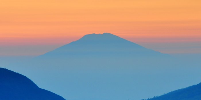 2048x2048 Blue Mountains, Orange Sky Landscape iPad Wallpaper