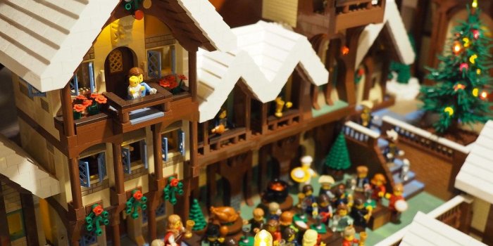 1024x768 Lego Christmas Village - Village Feast and Babies | Lego Chr…