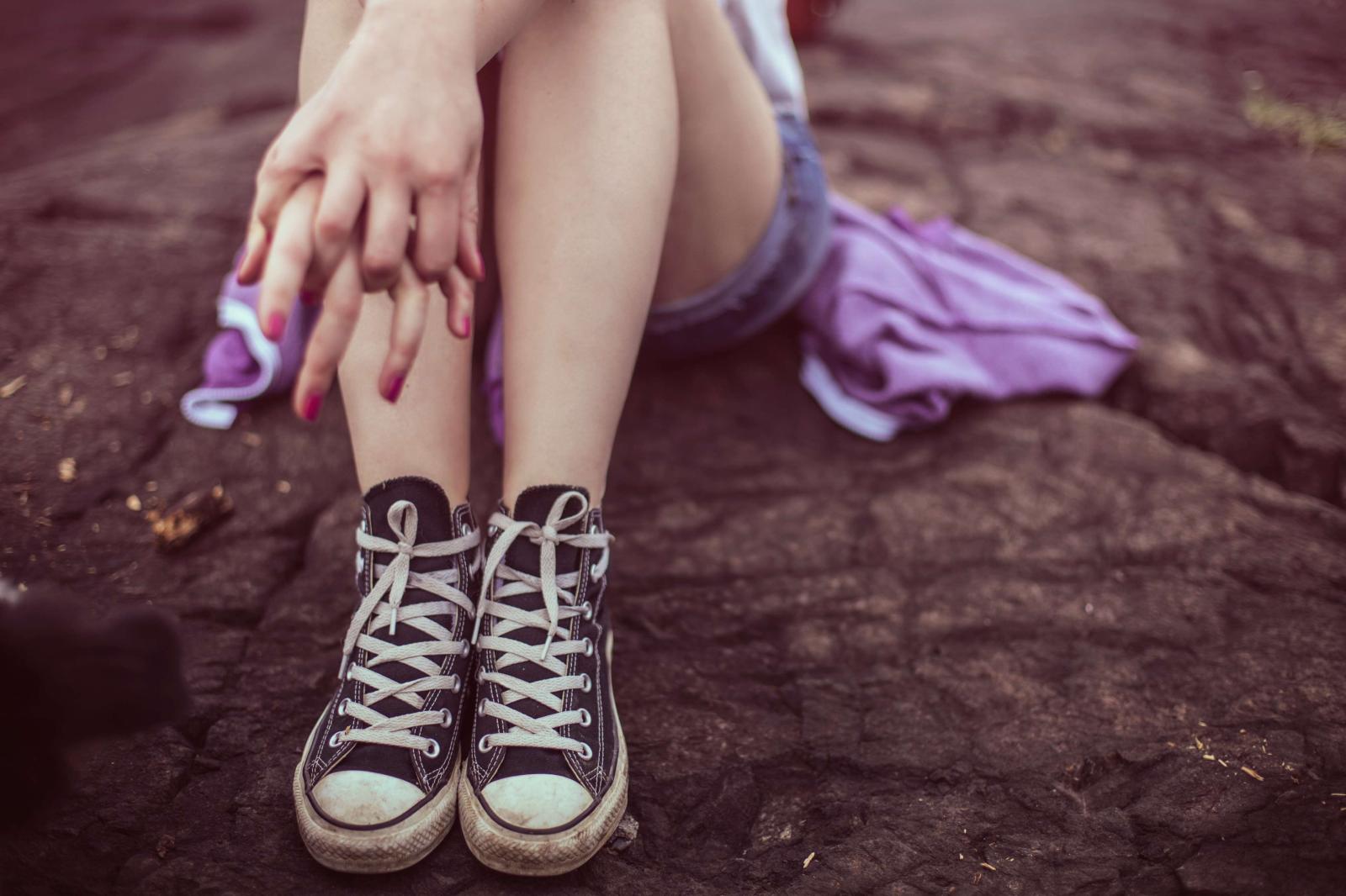 3840x2560 3000516 converse all star, fashion, foot, girl, hands, person, shoes