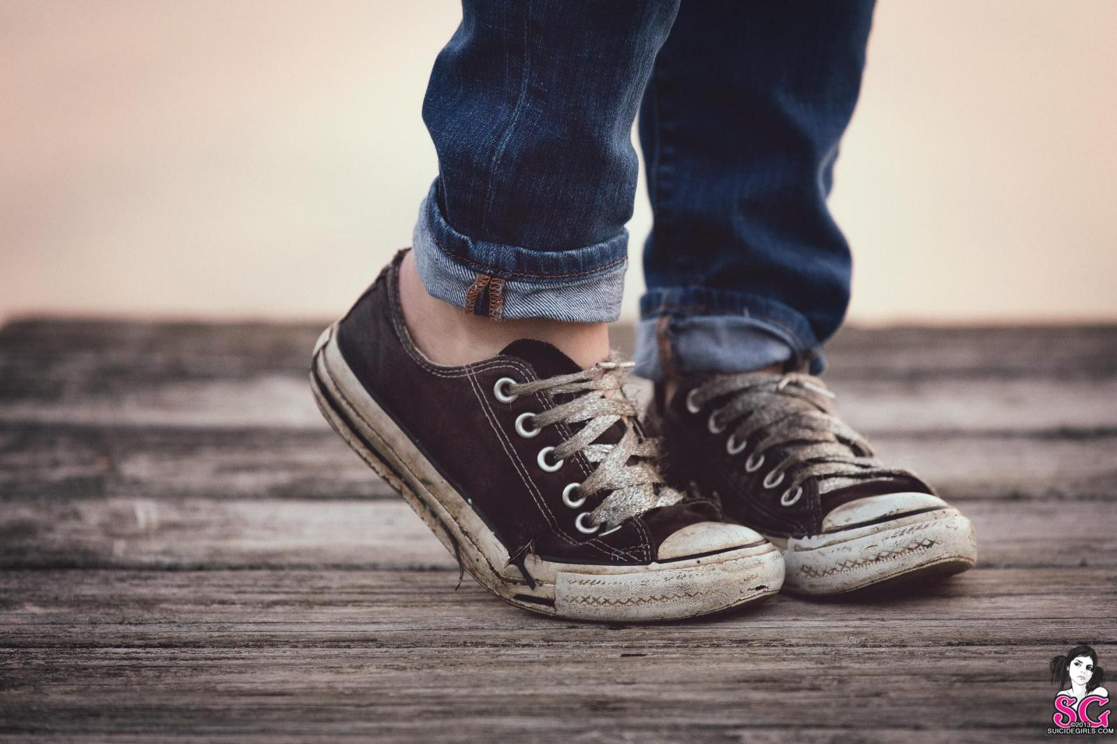 2400x1600 women, #shoes, #suicide Girls, #vayda Suicide, #converse - Suicide