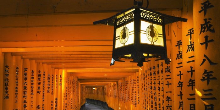 1600x1200 Japan lanterns shrine Kyoto Fushimi Inari Shrine wallpaper