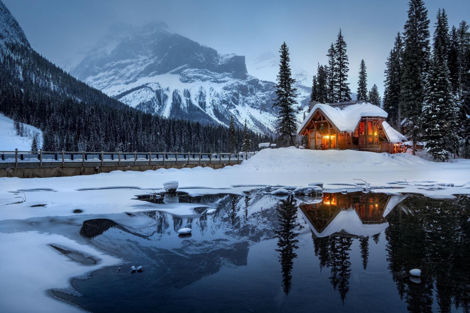 3000x2000 Download 3000x2000 House, Lake, Reflection, Snow, Mountain, Trees