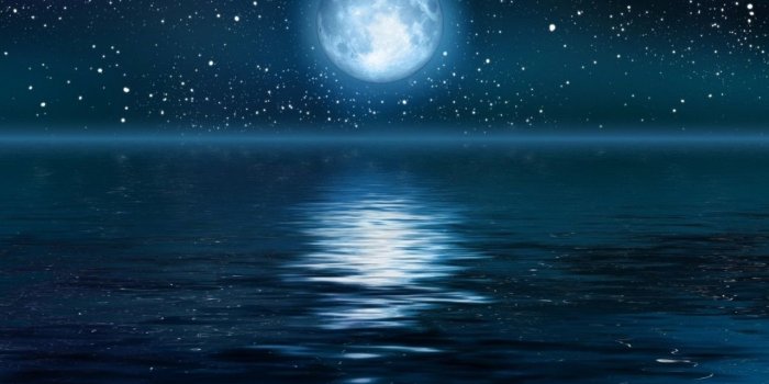 1280x960 Blue Moon Reflection Full Stars Sky Ocean Night Hd Live Wallpaper