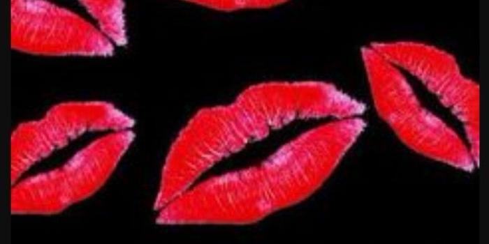 720x1128 Me on Wallpapers.. in 2019 | Lip wallpaper, Black wallpaper