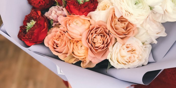 3024x4032 Red, Peach, And White Roses Bouquet - Free Stock Photo, Image