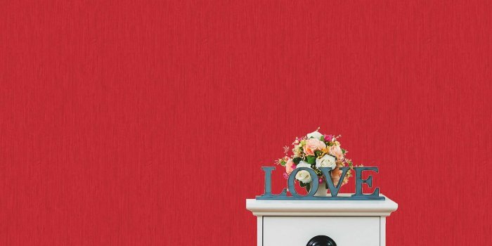 1600x1600 LOVE YOUR WALLS SHIMMER PLAIN WALLPAPER RED E95110 FEATURE WALL DECOR NEW