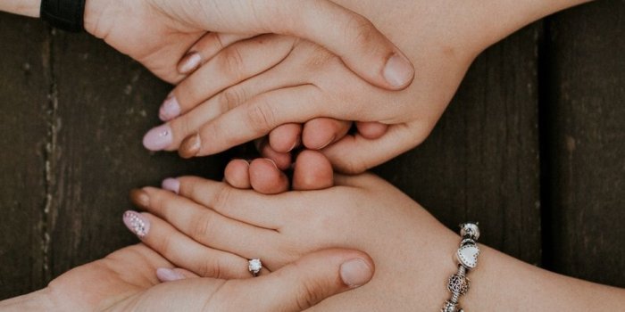 938x1668 Download wallpaper 938x1668 hands, couple, tenderness iphone 8/7/6s