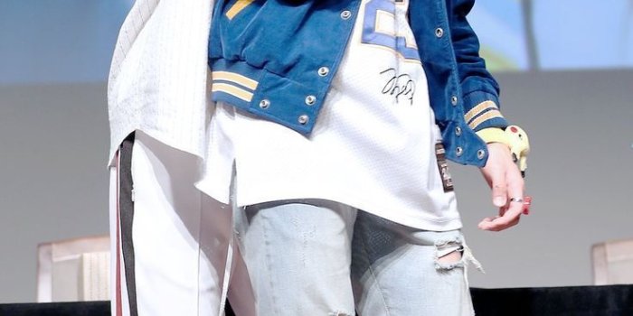 736x1399 Jungkook And V Wallpapers