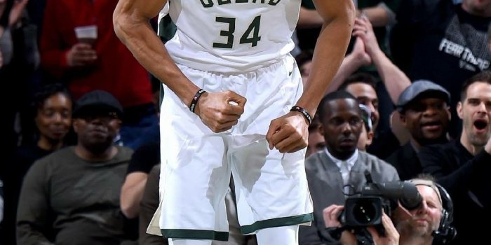 1080x1920 Giannis Antetokounmpo it's an incredible basketball player. This is