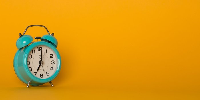 2560x1440 Download wallpaper 2560x1440 alarm clock, dial, watch widescreen 16