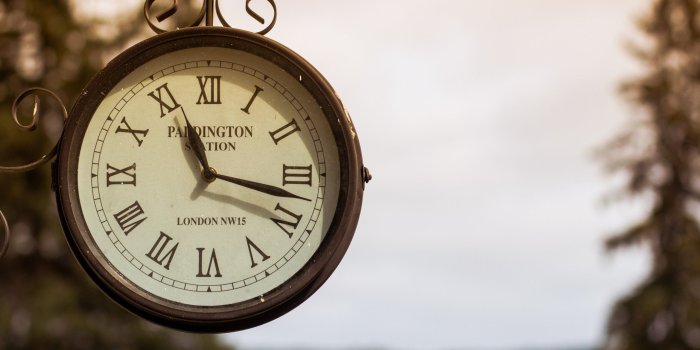 2560x1440 Retro Clock HD wallpaper