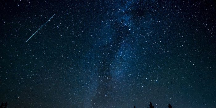 1920x1080 Stars Trees Milky Way Dark Blue Sky Wallpaper - Wallpaper Stream