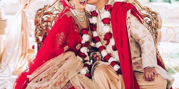 800x1000 30+ Wedding poses and pre-wedding photography poses to check out