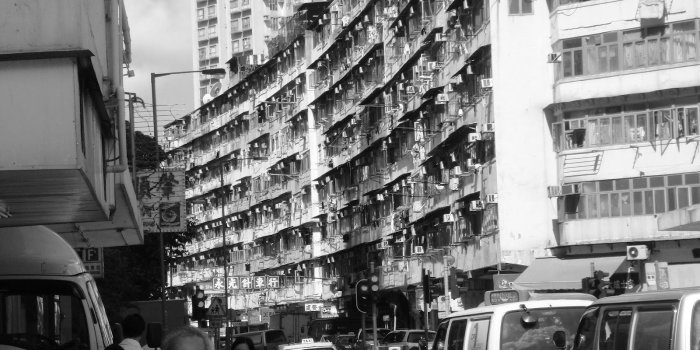 1600x1200 Konochrome: Old Building in Hong Kong