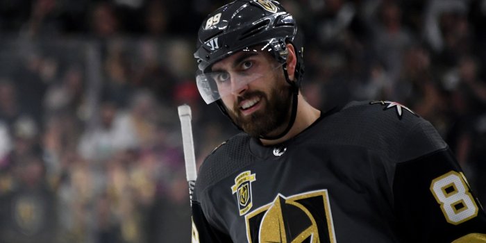 2560x1440 Baldwinsville native Alex Tuch reflects on first year with the Vegas