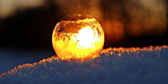 3840x2560 3056400 afterglow, ball, cold, eiskristalle, fire, freeze, frost