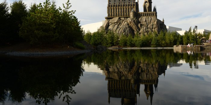 3840x2160 Harry Potter, Tree, Magical World, Medieval Architecture, Castle 4K