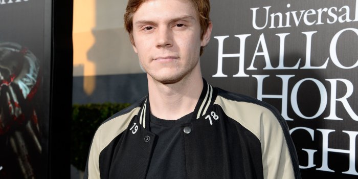 4220x3208 Evan Peters Wallpapers High Quality | Download Free