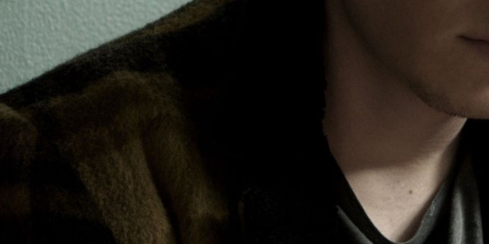 1125x2436 Download 1125x2436 Evan Peters, Coat, Actor Wallpapers for iPhone X