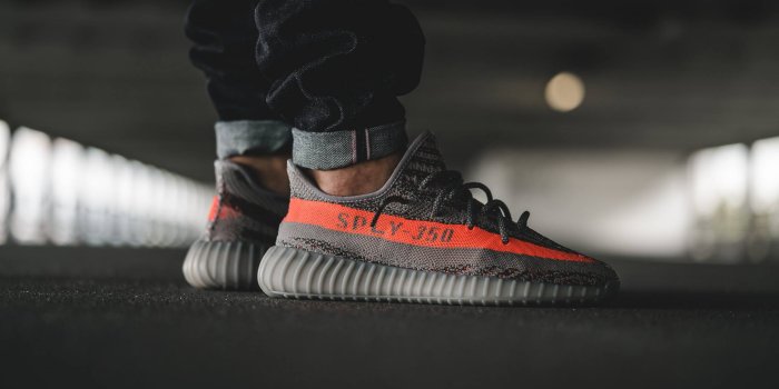 2048x1366 Adidas Yeezy Boost 350 V2 Wallpapers
