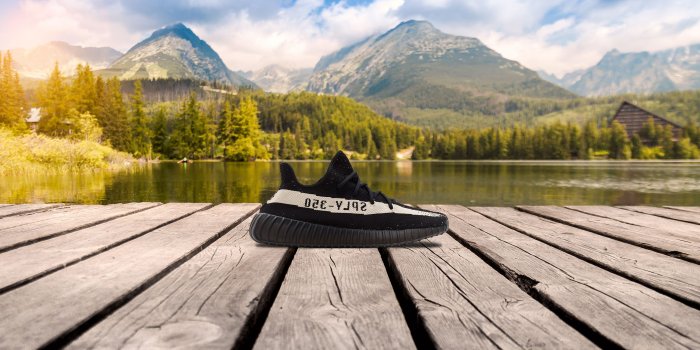 2560x1440 Yeezy Boost 350 V2 Wallpaper - LegitYeezy.com