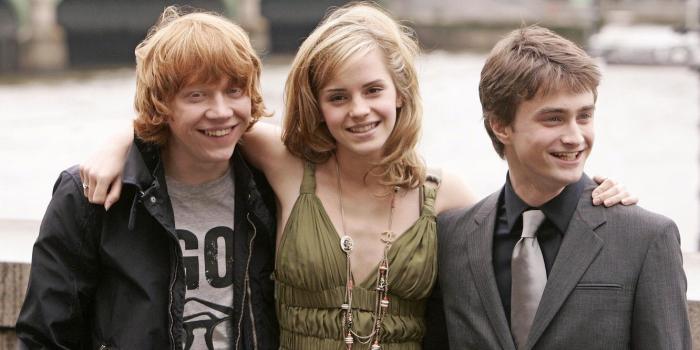 1332x850 Wallpaper bridge, celebrity, London, Thames, Harry Potter, Emma