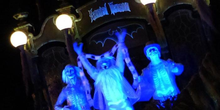 1080x1920 Disney iPhone Wallpapers - Mickey's Not-So-Scary Halloween Party