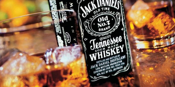1024x768 HD wallpaper: Jack Daniels Old No.7 Tennessee whisky bottle, Jack