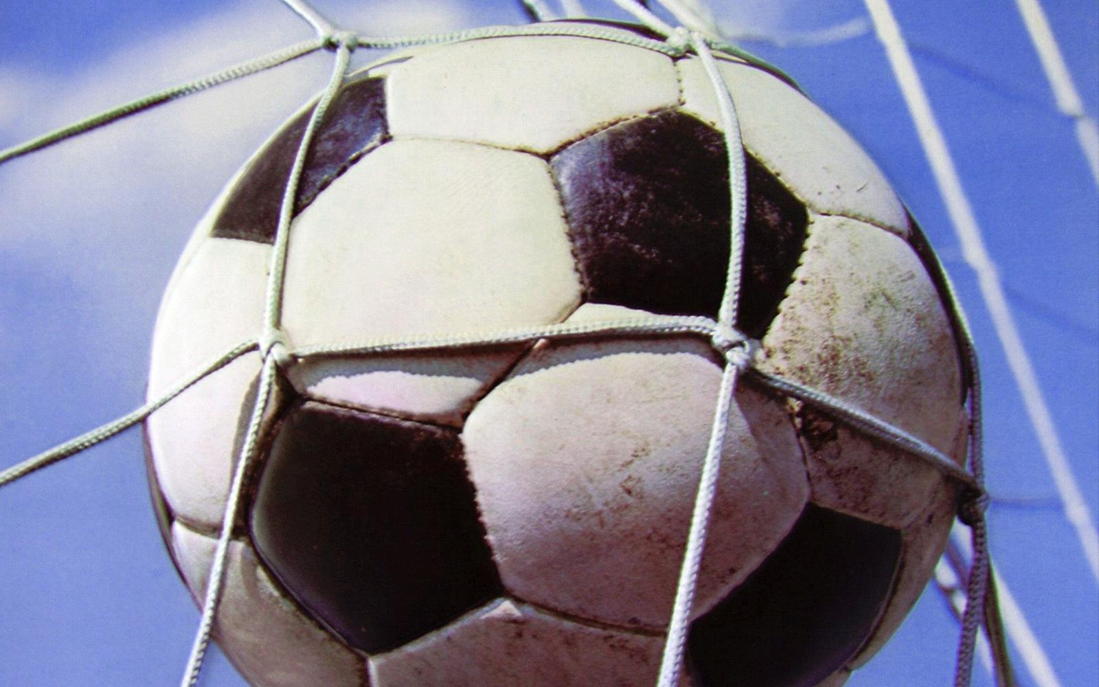 1920x1200 Old Football Ball | BUZZERG