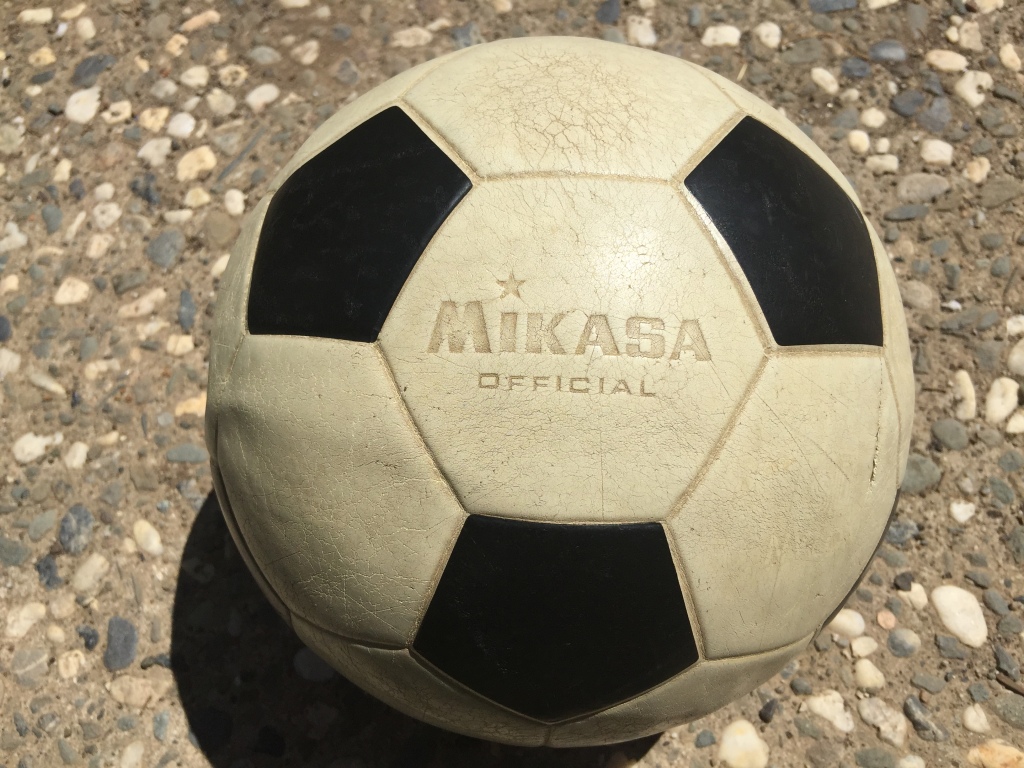 1024x768 WTB: Used 1970s /1980s vinyl rubber soccer balls - Living In